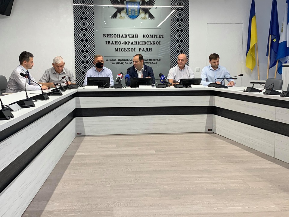 113118075 611185026261359 4252914521405570535 n - В Івано-Франківську презентували "академію футболу Прикарпаття" - rai.ua