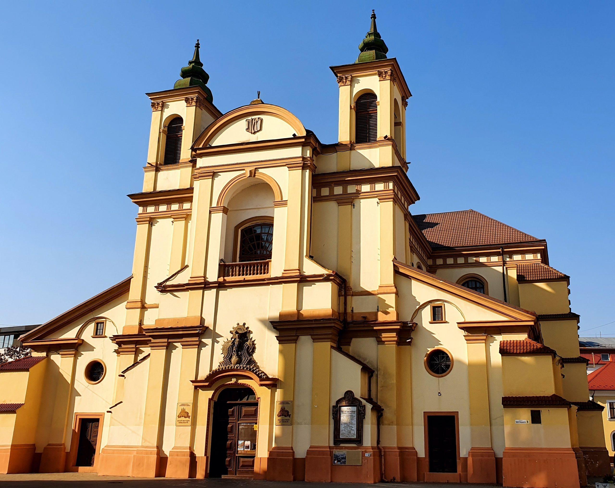 muzei mystetstv prykarpattia scaled - В музеї Прикарпаття відкрили виставку мистецьких творів художників Донеччини - rai.ua