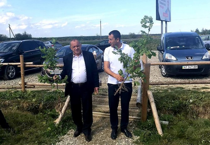 image 13 - В урочищі Жбир висадили алею громад Прикарпаття - rai.ua