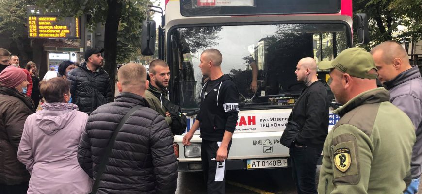 vygnaly z avtobusa - В Івано-Франківську водій автобуса відмовився перевозити інваліда війни та ветерана АТО (відео) - rai.ua