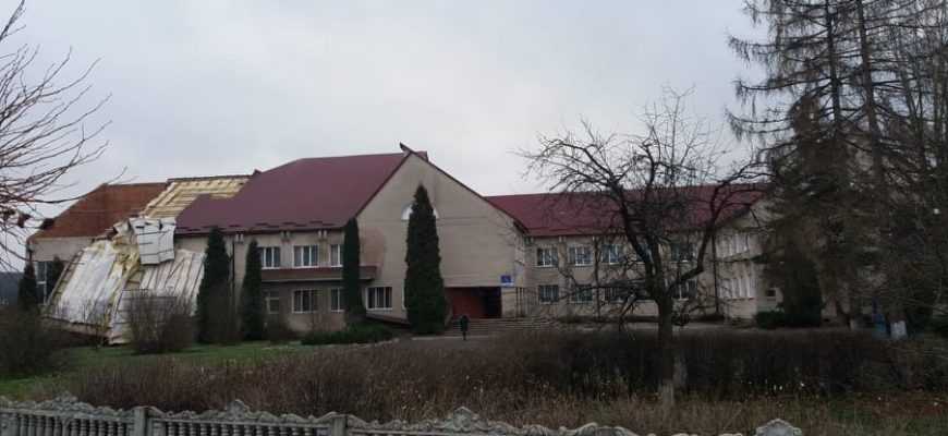 130190309 1041936092946711 8158698745191579044 n - На Прикарпатті вітер зірвав дах зі школи: у РДА повідомили подальші дії - rai.ua