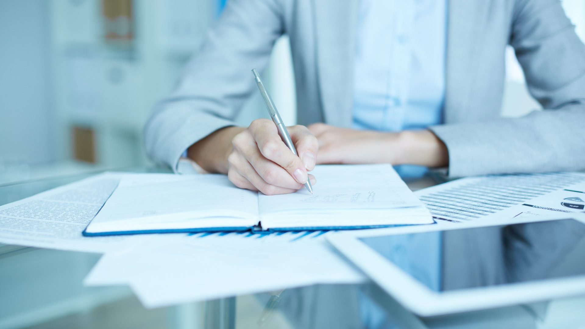 office worker pkkyztz min e1522401080178 - Держслужбовцям дозволили працювати після 65 років - rai.ua