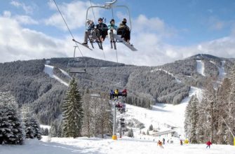 bukovel zyma 13 int - У Карпатах під час локдауну помітили величезні черги туристів - rai.ua