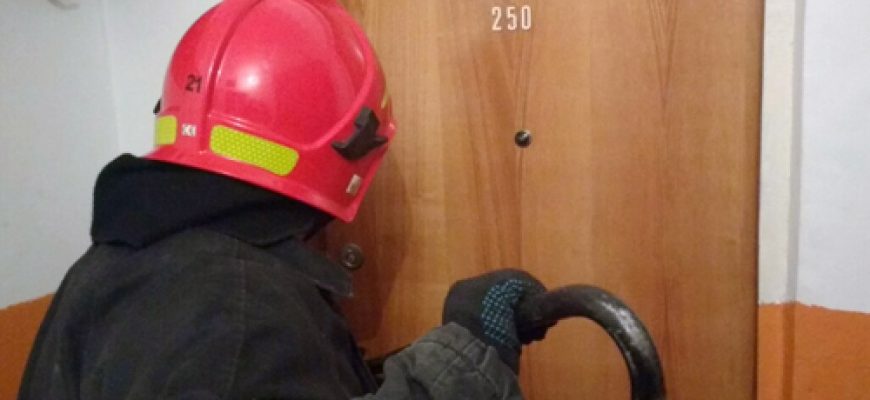 poryatunokweb - В Івано-Франківську рятувальники визволили з квартирного полону дитину. Відео - rai.ua