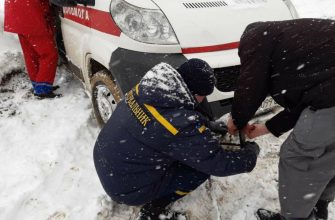 izobrazenieviber2020 02 0514 54 15 5e3ad8f48836b - На Прикарпатті через негоду "швидкі" застрягли на дорогах, автобус злетів у кювет - rai.ua