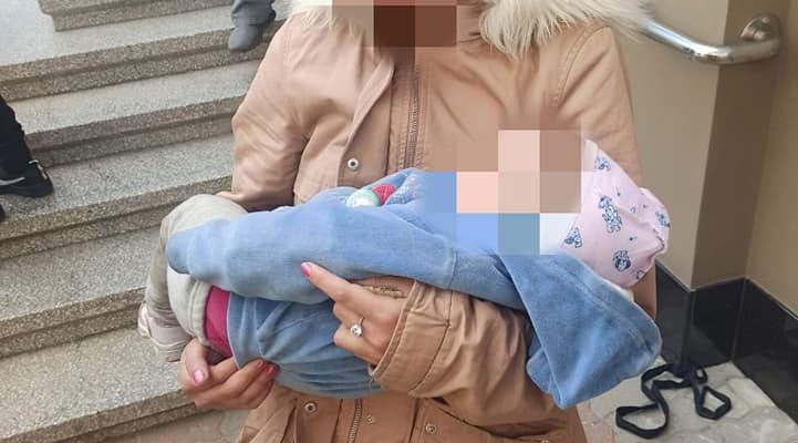 182145161 2073075066166076 1785909435066276701 n - В Івано-Франківську неповнолітня жебракувала з дитиною на руках. Фото - rai.ua