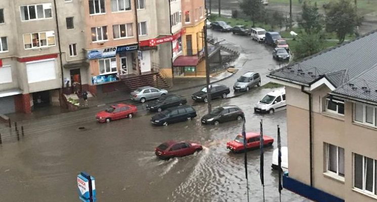 292499 - В Івано-Франківську розповіли, як вирішують проблему затоплень під час дощів. Відео - rai.ua