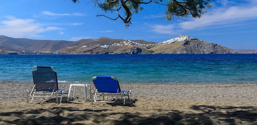 beach aghios konstantinos astypalea greece - Грецький острів Астіпалея замінить усі автомобілі на електричні. Відео - rai.ua