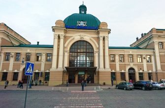 ivano frankivsk railway station 02 - В Івано-Франківську площі вокзалу віддадуть в оренду бізнесу - rai.ua