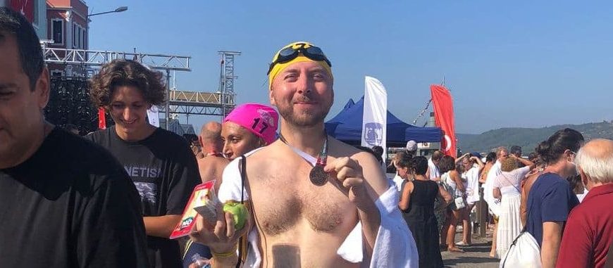 11 - Друге дихання після коронавірусу: франківець переплив Дарданелли. Відео - rai.ua