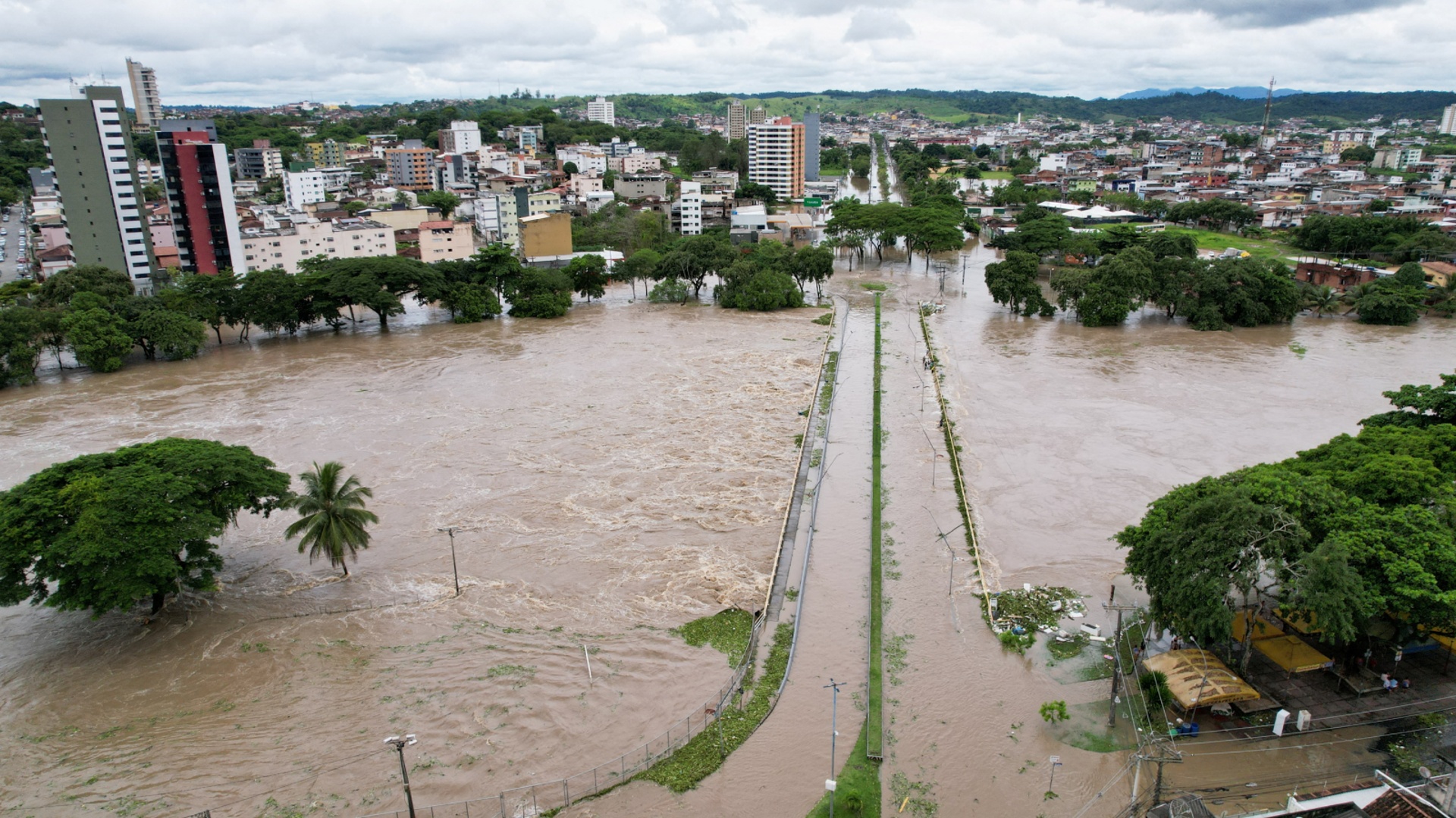 21 12 28 brazil dam - У Бразилії прорвало греблі: кількість загиблих зростає. Відео - rai.ua