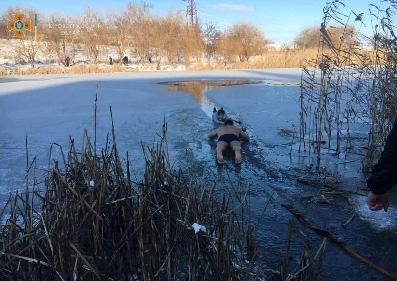 image 2 2 - Рятувальники показали, як діяти, коли провалився під лід. Відео - rai.ua