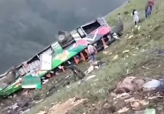 22 02 11 peru bus crash - Протестувальників-далекобійників у Канаді почали арештовувати. Відео - rai.ua