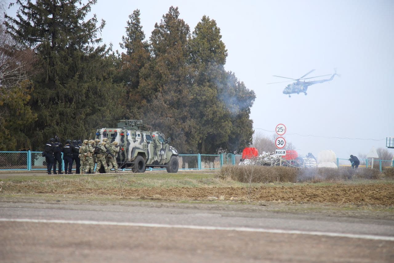 photo 2022 02 12 11 06 07 - На Херсонщині тривають масштабні навчання підрозділів МВС. Відео - rai.ua