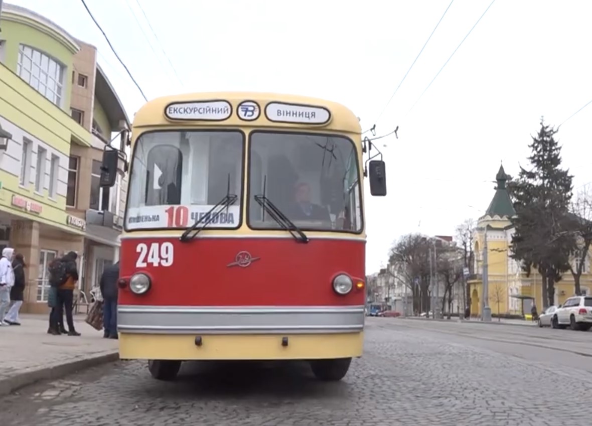 screenshot 26 - На один день на дороги Вінниці виїхав тролейбус, якому майже 60 років. Відео - rai.ua