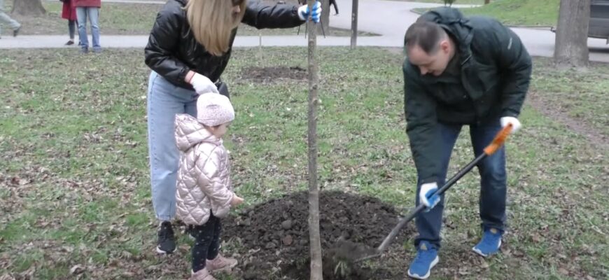bezыmiannыi 2 - В Івано-Франківському парку воїнів-афганців висадили дерева. Відео - rai.ua