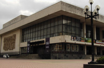 oblasnyi muzychno dramatychnyi teatr im.ivana franka.m.ivano frankivsk 1020x600 1 - Франківський драмтеатр перейшов у державну власність. Відео - rai.ua