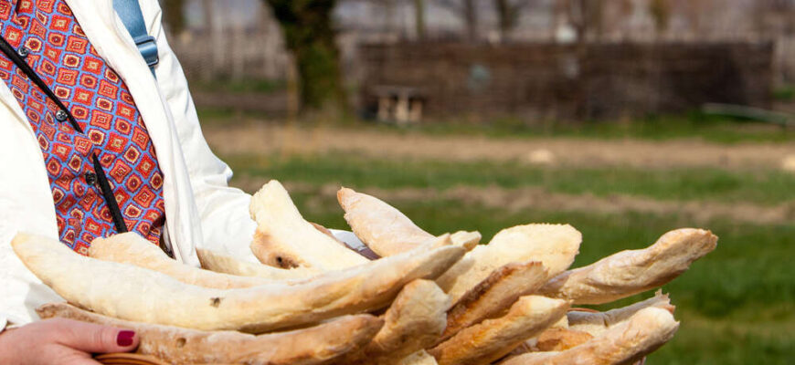georgian bread a2909ff2f6 x1000 - Як виготовляють кахетинський шоті — гордість Грузії. Відео - rai.ua