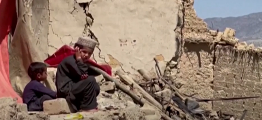 screenshot 8 5 - Після землетрусу: тисячі афганців живуть на руїнах і чекають допомоги. Відео - rai.ua