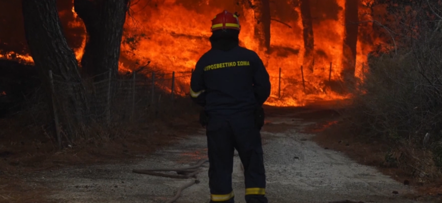 2 3 - На Лесбосі горять ліси — жителів евакуювали. Відео - rai.ua