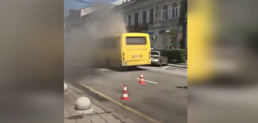 screenshot 4 8 - У центрі Івано-Франківська загорівся маршрутний автобус №36. Відео - rai.ua