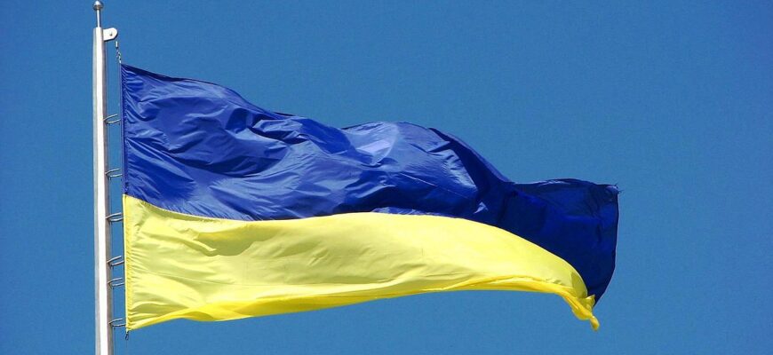 photograph of the ukrainian flag - Як на Прикарпатті відзначили День Державного прапора. Відео - rai.ua