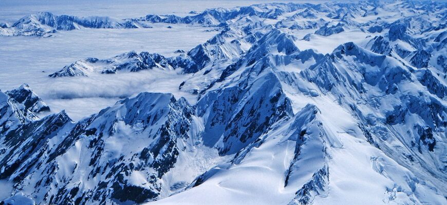 00 2284 new zealand alps aerial view - Між двома льодовиками в Альпах уперше за 2000 років проступила гола скеля. Відео - rai.ua