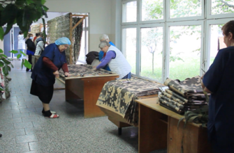 rysunok3 4 - Працівники обласної лікарні передали на фронт десятки маскувальних сіток. Відео - rai.ua