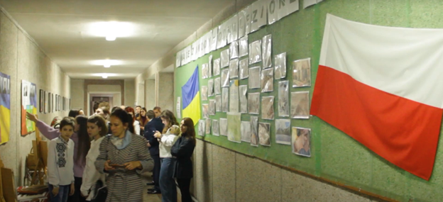 rysunok5 5 - Франківські школярі спільно з поляками обмінювались знаннями про зникаючі ремесла своїх країн. Відео - rai.ua