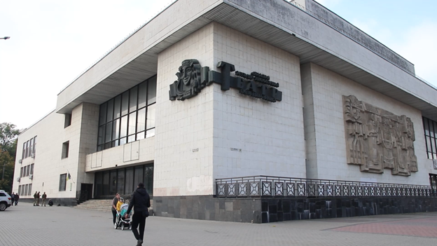 rysunok6 - Франківський драмтеатр повертає в репертуар театральний благодійний артпроєкт "Оскар і Рожева пані". Відео - rai.ua
