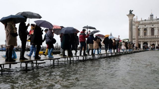 109640075 hi057946699 - Висока вода знову прийшла до Венеції. Відео - rai.ua