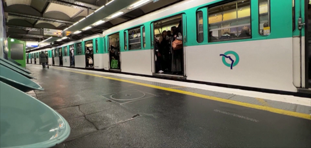rysunok1 37 - У Парижі через страйк паралізована робота метро. Відео - rai.ua