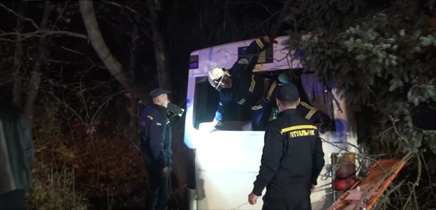 rysunok2 5 - 7 листопада ввечері на вулиці Тисменицька у ДТП потрапив рейсовий автобус. Відео - rai.ua