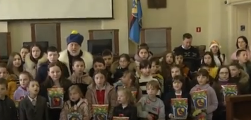 screenshot 5 10 - У Коломиї роздали подарунки дітям, які виховуються в сім'ях опікунів. Відео - rai.ua