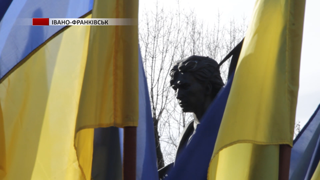 rysunok1 13 - В Івано-Франківську вшанували пам'ять загиблих та відзначили нагородами юних патріотів. Відео - rai.ua