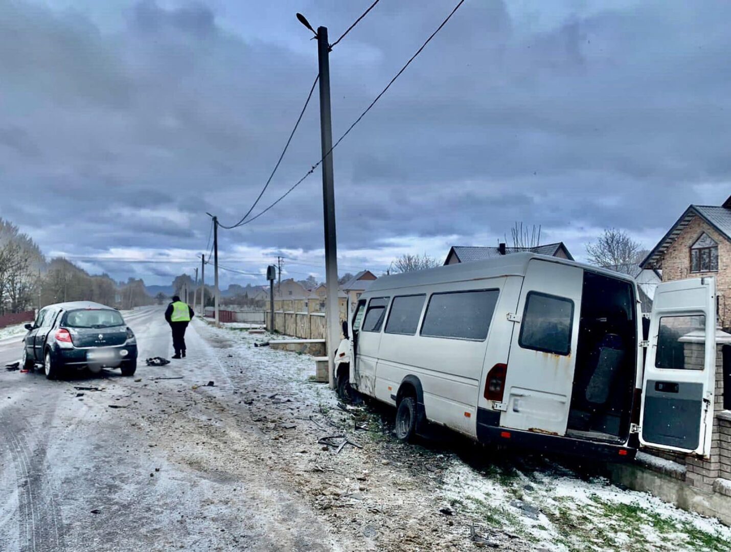 338116434 125397343729391 6947360203082350994 n - На Прикарпатті трапилось дві ДТП: одна за участю рейсового атобуса, в іншій постраждав пішохід. Фото - rai.ua