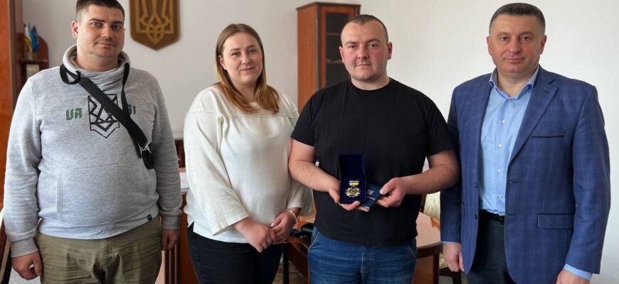 photo 2023 04 21 15 37 28 - Прикарпатського бійця Тараса Микитина нагородили медаллю "За заслуги перед Прикарпаттям" - rai.ua