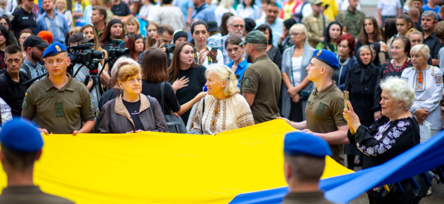 screenshot 12 11 - На Вічевому майдані у День державного прапора вшанували Героїв. Фото - rai.ua