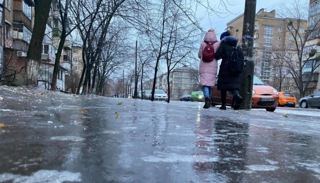 630 360 1607670855 802 - Через ожеледицю рятувальники закликають водіїв залишати авто вдома - rai.ua