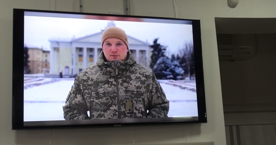 screenshot 17 4 - «Мій Маріуполь та світ довкола»: військовий-фотограф показав рідне місто на виставці у Коломиї. Відео - rai.ua