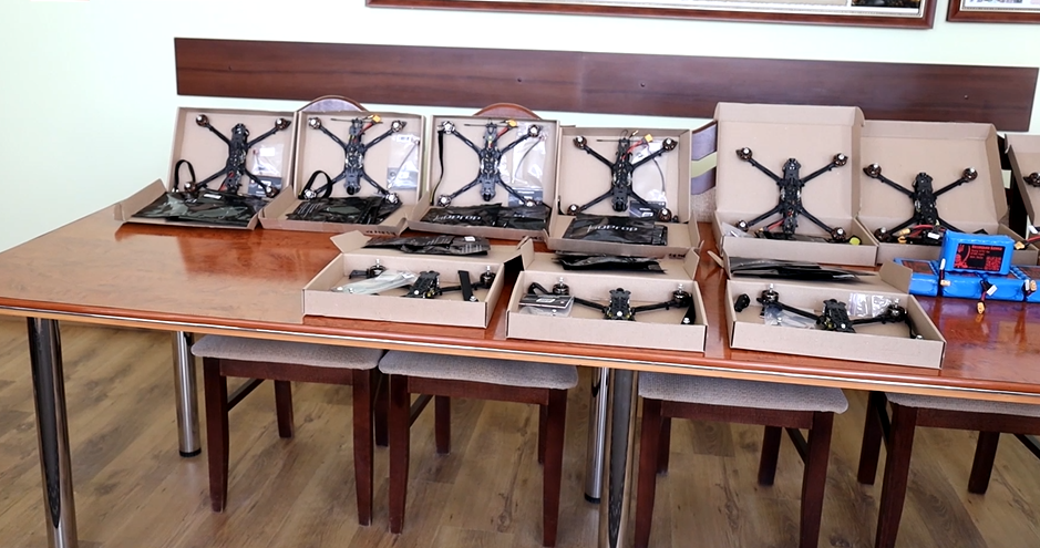 Аграрії Коломийщини передали «Едельвейсам» 10 дронів. Відео