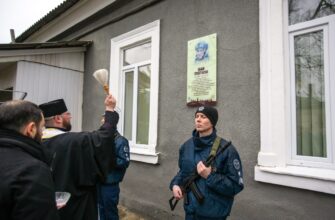 doshkagol - У Івано-Франківську відкрили ще одну анотаційну дошку. Фото - rai.ua