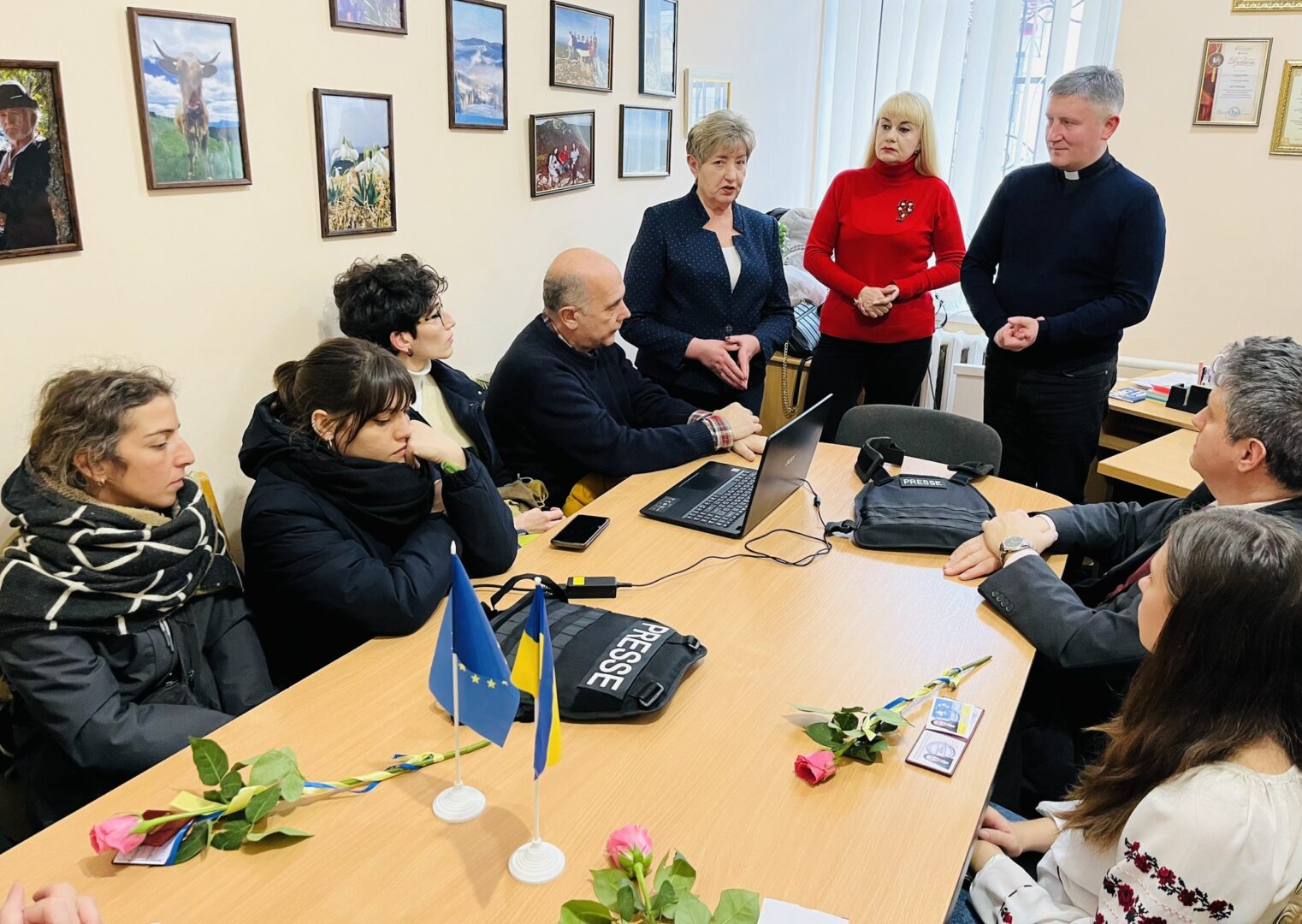 nszhu1 - В Центрі журналістської солідарності відбулася зустріч з італійськими благодійниками - rai.ua