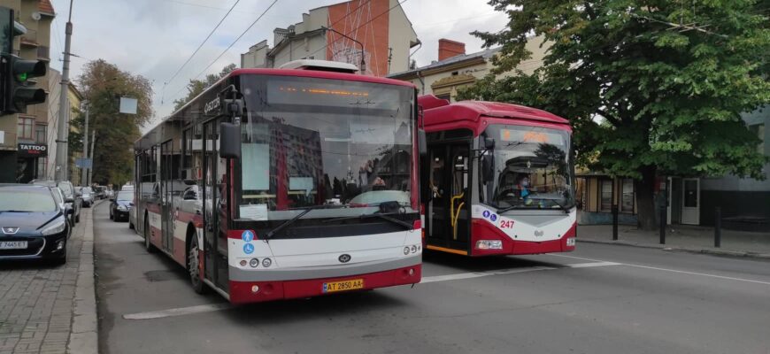 bogdan a70132 and bkm 321 in ivano frankivsk ukraine 2021 - В Івано-Франківську на День міста проїзд у комунальному транспорті буде безкоштовним - rai.ua