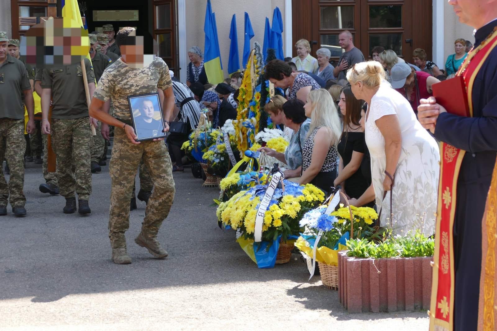 oleg4 - Калуська громада попрощалась із захисником Олегом Івахнюком - rai.ua