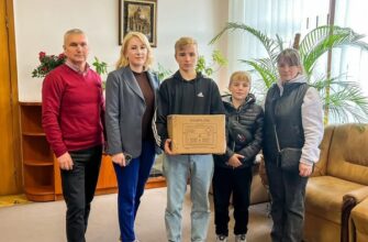 Багатодітній родині полеглого героя передали зарядну станцію