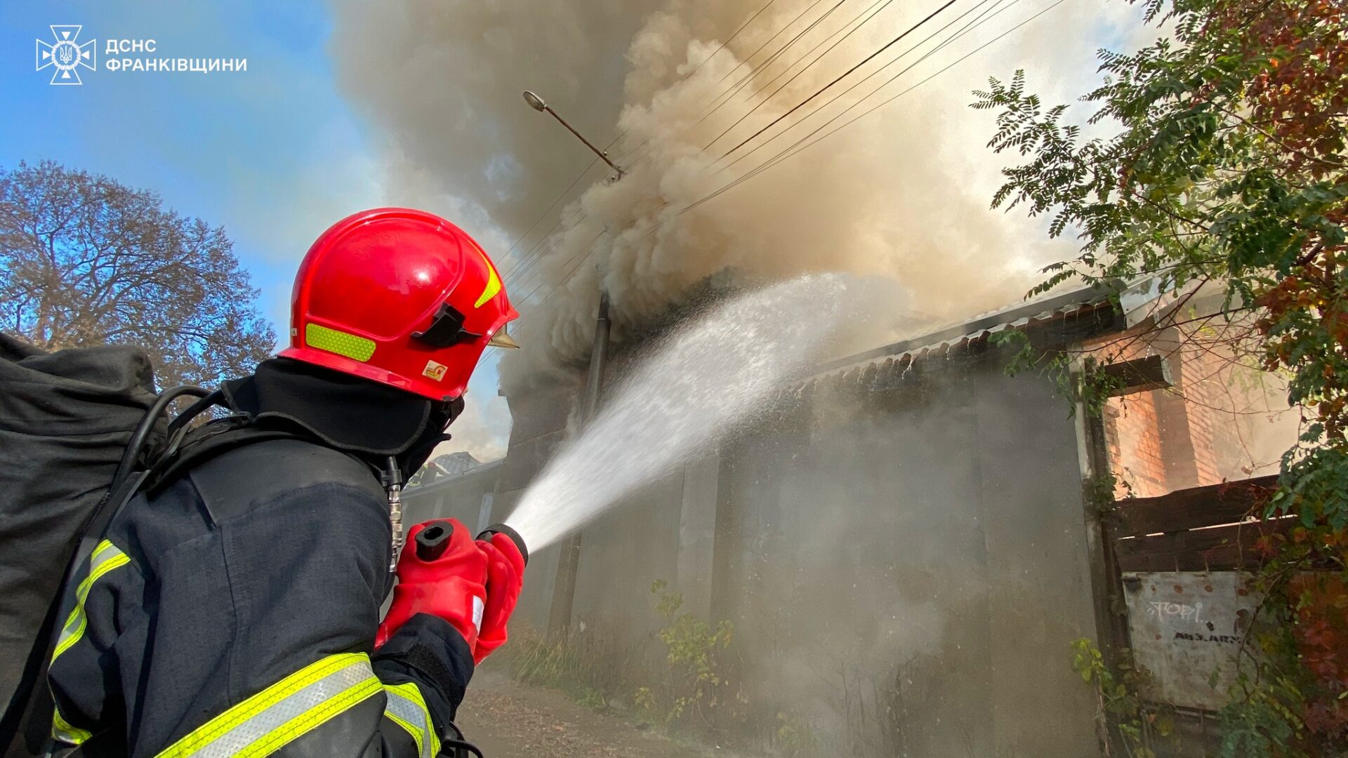 lik5 - В Івано-Франківську виникла пожежа закладу доставки їжі - rai.ua