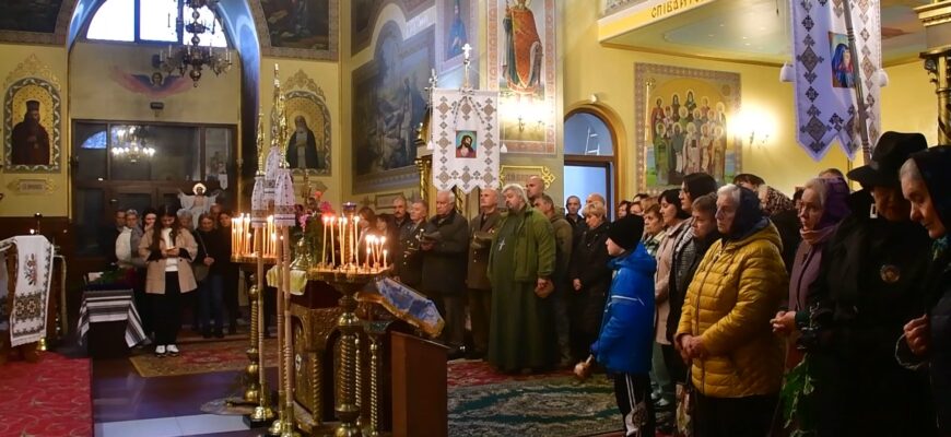 В Івано-Франківську відбулись молебень і благодійні акції. Відео