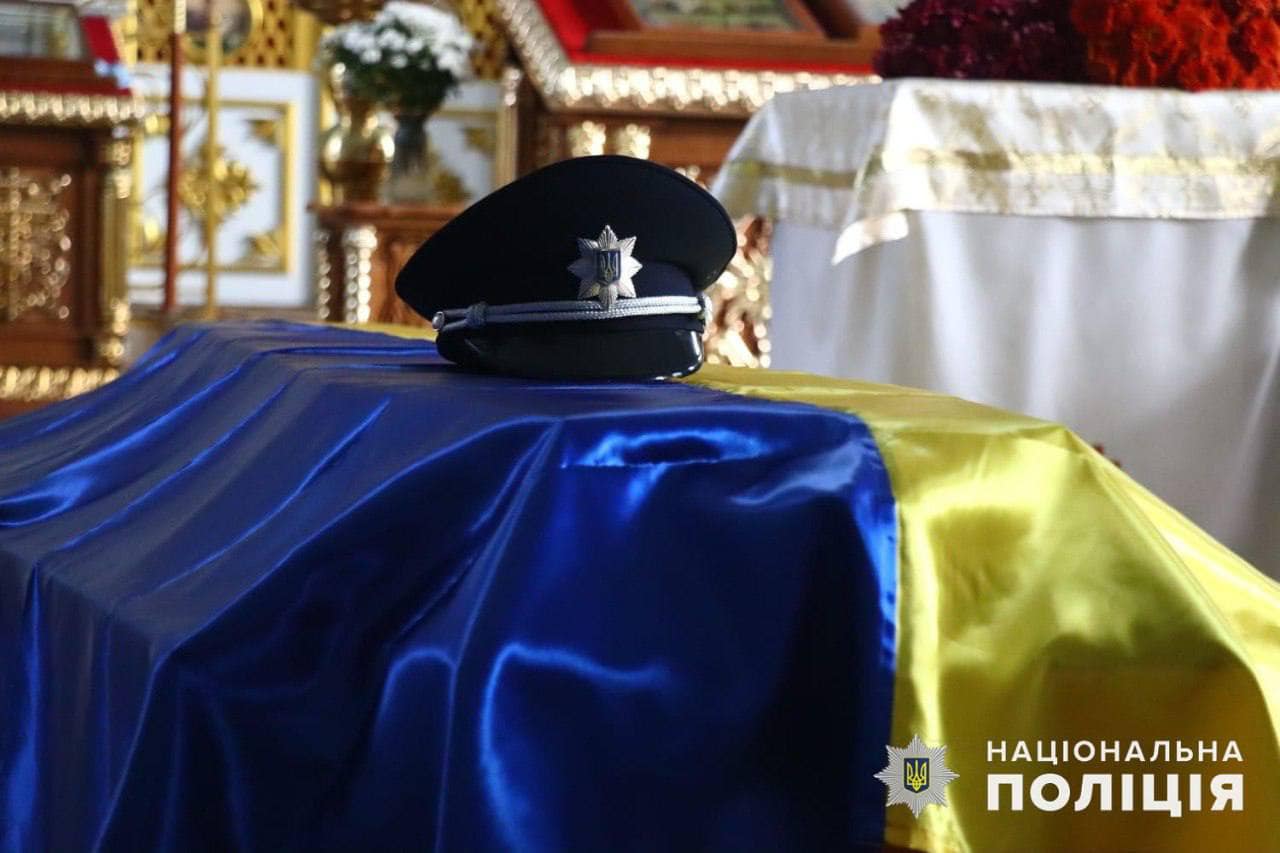 pold3 - На Донеччині попрощалися із загиблим поліцейським Віталієм Сердюком - rai.ua