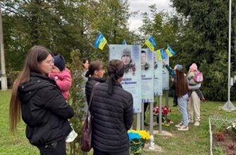 У Косівському ліцеї відкрили Алею Слави воїнів-земляків